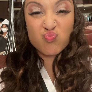 Meet your Posher, Ava